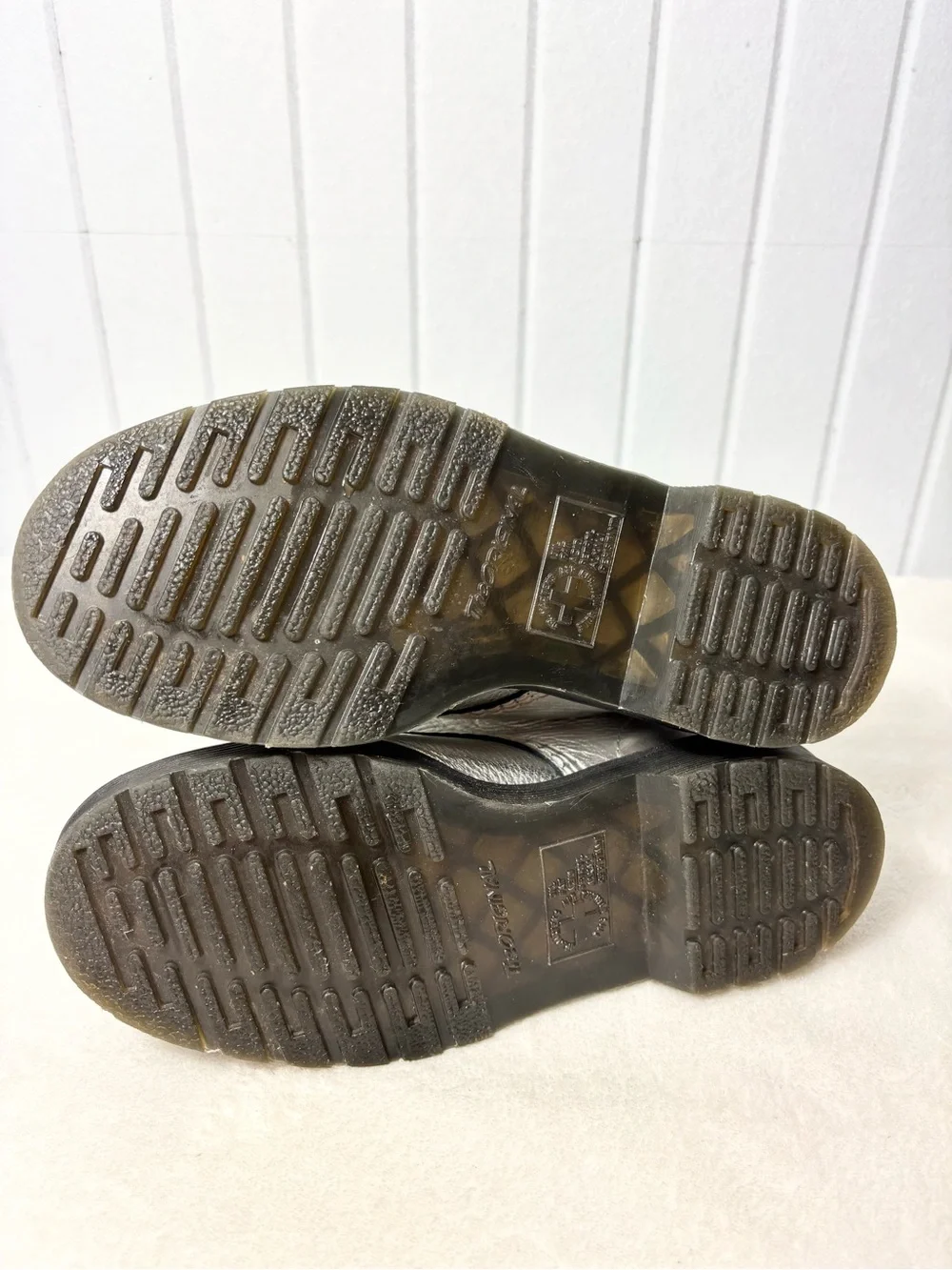 Dr. Martens Metallic Silver Lace-Up Combat Boots Kids‎ size 5